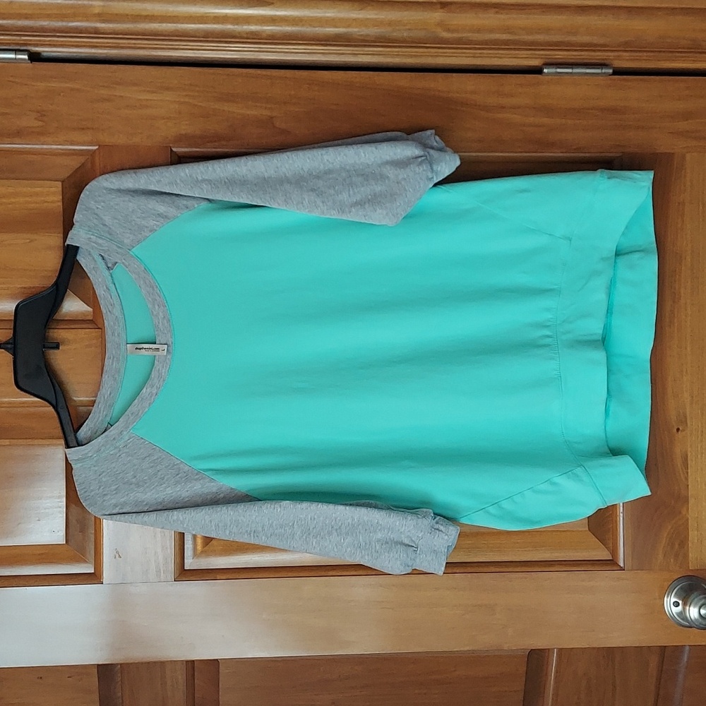 Shop The Mint Women's Mint Green, Gray 3 Quarter Sleeve Reglan Large Tee Shirt▪︎